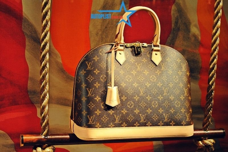 Iconic compact design perfect for travel and daily wear