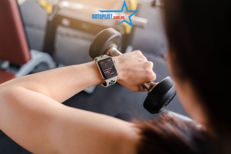 Explains how Apple Watch improves gym performance and tracking accuracy