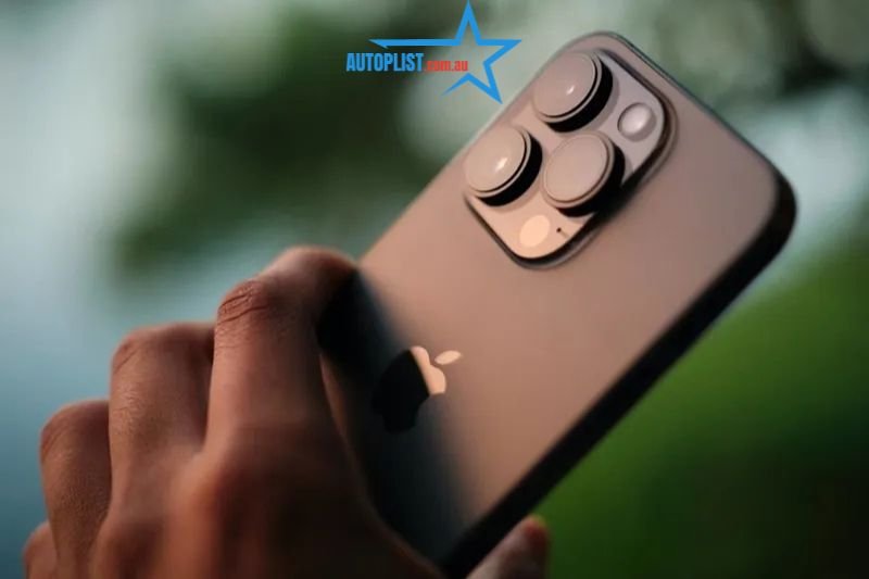 A powerful all-round camera phone with excellent video performance